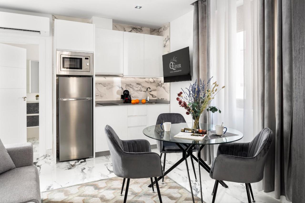 Quivir Apartamentos Deluxe Casa Del Arco Andújar Exteriör bild